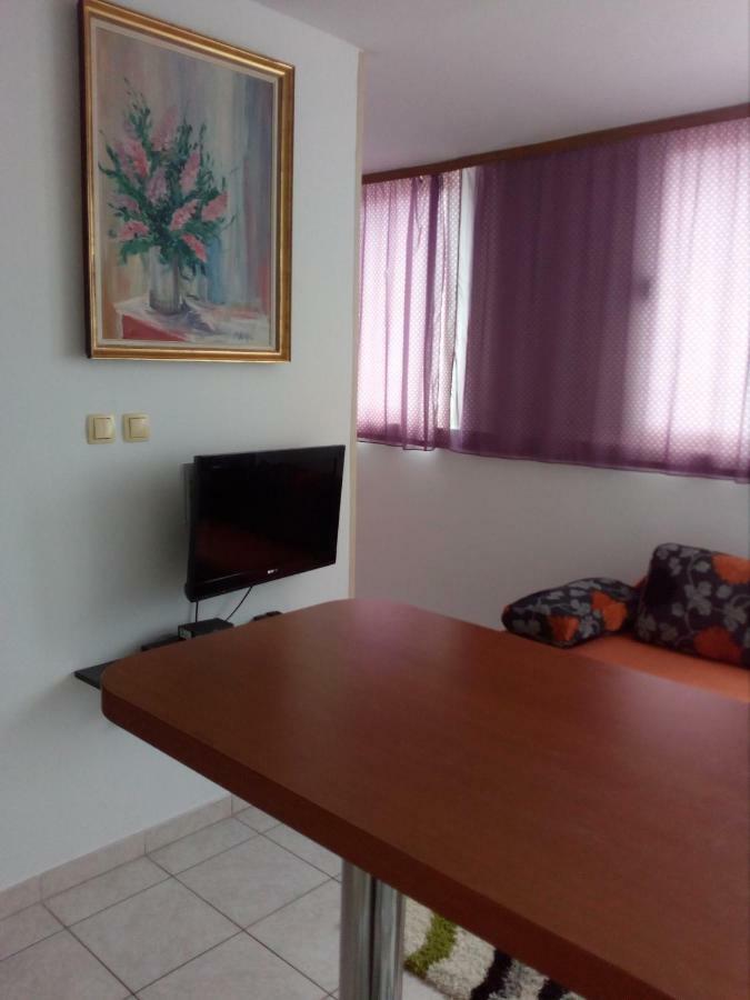 M Apartman *